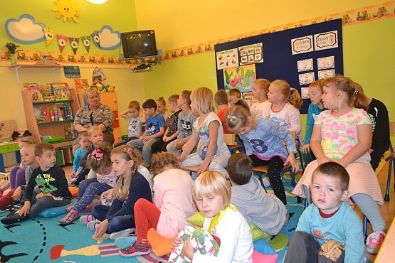 Grafika #1: Spotkanie z ratownikiem medycznym w przedszkolu