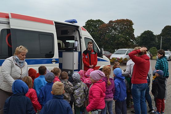 Grafika #2: Spotkanie z ratownikiem medycznym w przedszkolu