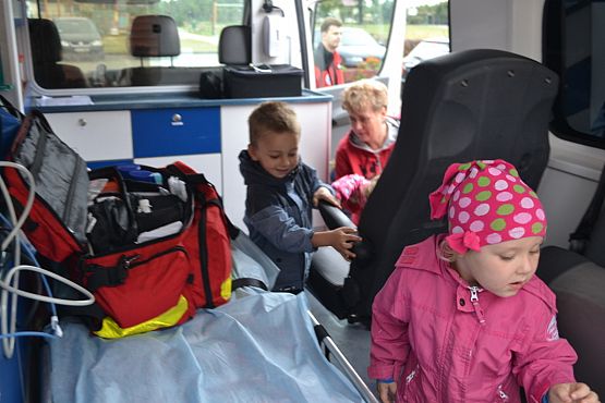 Grafika #4: Spotkanie z ratownikiem medycznym w przedszkolu