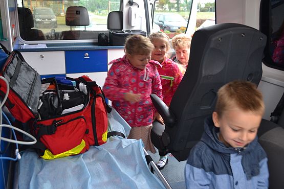 Grafika #5: Spotkanie z ratownikiem medycznym w przedszkolu