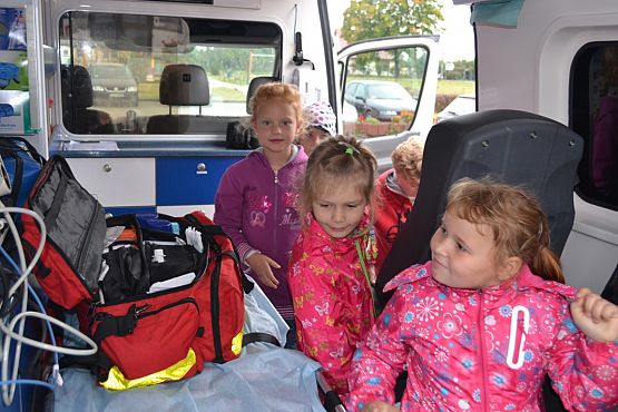 Grafika #6: Spotkanie z ratownikiem medycznym w przedszkolu