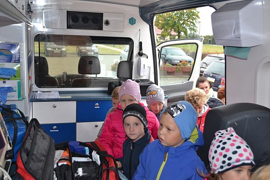 Grafika #12: Spotkanie z ratownikiem medycznym w przedszkolu