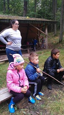 Grafika #2: Wycieczka na ścieżkę ekologiczną i do lasu.