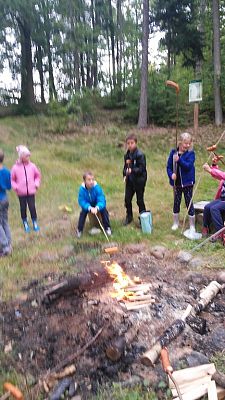 Grafika #6: Wycieczka na ścieżkę ekologiczną i do lasu.