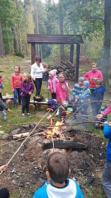 Grafika #0: Wycieczka na ścieżkę ekologiczną i do lasu.