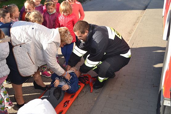 Grafika #12: Spotkanie ze strażakiem w przedszkolu.