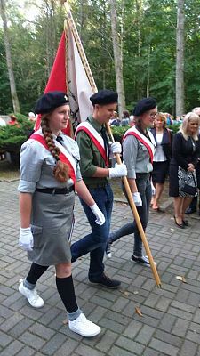 Grafika #18: Uroczystość patriotyczno - religijna ku czci pomordowanych więźniów Obozu Koncentracyjnego Stutthof