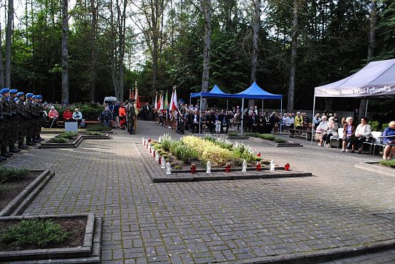 Grafika #0: Uroczystość patriotyczno - religijna ku czci pomordowanych więźniów Obozu Koncentracyjnego Stutthof