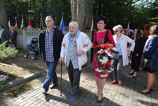 Grafika #1: Uroczystość patriotyczno - religijna ku czci pomordowanych więźniów Obozu Koncentracyjnego Stutthof