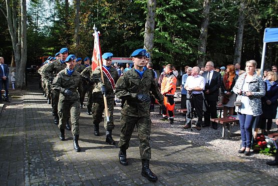 Grafika #3: Uroczystość patriotyczno - religijna ku czci pomordowanych więźniów Obozu Koncentracyjnego Stutthof