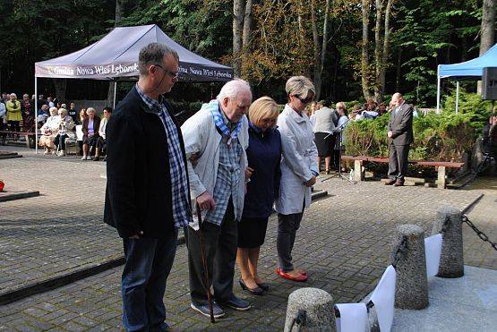 Grafika #12: Uroczystość patriotyczno - religijna ku czci pomordowanych więźniów Obozu Koncentracyjnego Stutthof