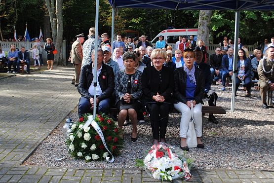 Grafika #9: Uroczystość patriotyczno - religijna ku czci pomordowanych więźniów Obozu Koncentracyjnego Stutthof