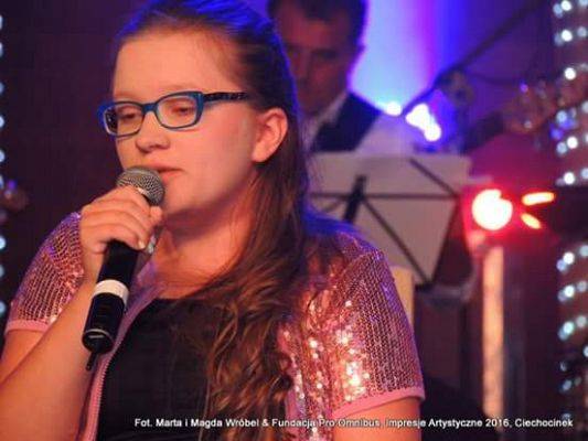 Grafika #0: Nie wszyscy uczniowie odpoczywali w wakacje! Dla Julii Wolskiej był to bardzo pracowity czas.