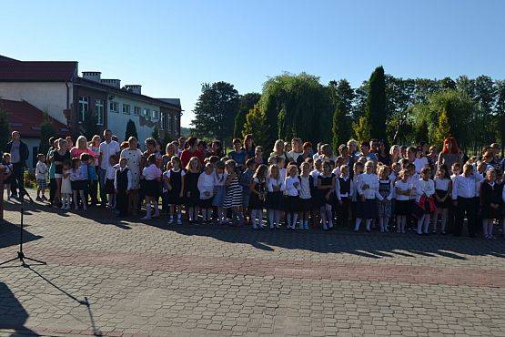 Grafika #10: Uroczyste rozpoczęcie roku szkolnego 2016/2017