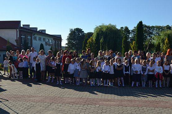 Grafika #11: Uroczyste rozpoczęcie roku szkolnego 2016/2017