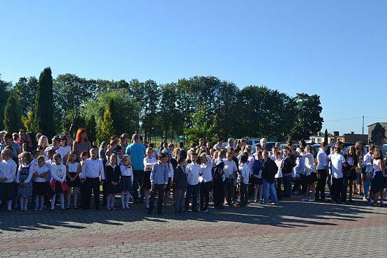 Grafika #12: Uroczyste rozpoczęcie roku szkolnego 2016/2017