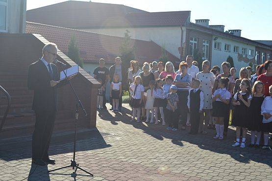 Grafika #16: Uroczyste rozpoczęcie roku szkolnego 2016/2017