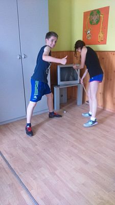 Grafika #2: Harcerski obóz w Szklanej Hucie