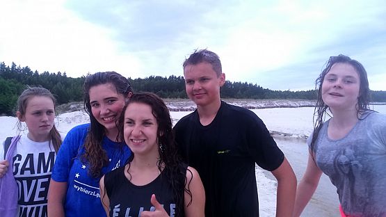 Grafika #1: Harcerski obóz w Szklanej Hucie