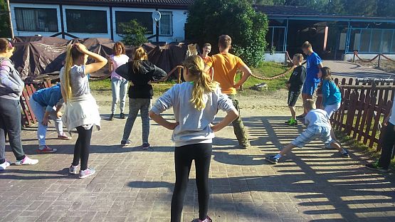 Grafika #8: Harcerski obóz w Szklanej Hucie