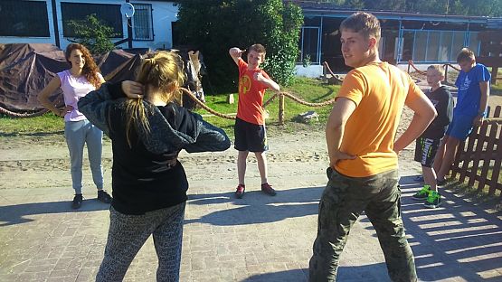 Grafika #9: Harcerski obóz w Szklanej Hucie