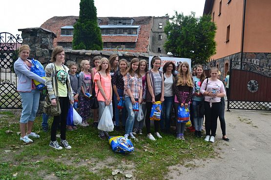 Grafika #2: Wizyta uczniów w Schronisku dla psów Bajer w Małoszycach