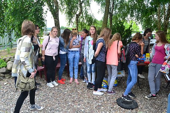 Grafika #5: Wizyta uczniów w Schronisku dla psów Bajer w Małoszycach