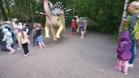 Grafika #10: Park Dinozaurów - wycieczka przedszkolaków do Łeby