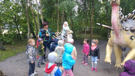 Grafika #11: Park Dinozaurów - wycieczka przedszkolaków do Łeby
