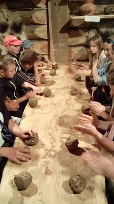 Grafika #2: Wycieczka do Biskupina, Gniezna