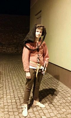 Grafika #1: Uczeń klasy III gimnazjum- Kacper Stojek- zaraża kolegów pasją do historii