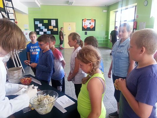 Grafika #3: Obchody  Tygodnia niemieckiego.