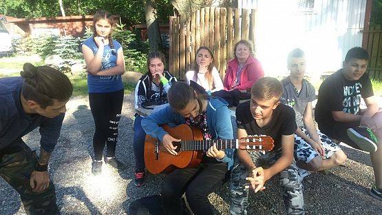 Grafika #2: Klasy pierwsze gimnazjum -wspomnienia z biwaku.