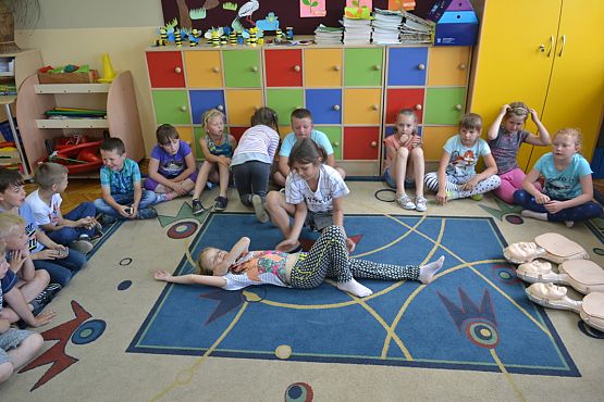 Grafika #0: Klasa II b uczy się ratować.