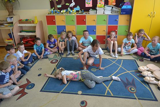 Grafika #2: Klasa II b uczy się ratować.