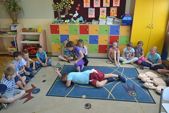 Grafika #9: Klasa II b uczy się ratować.