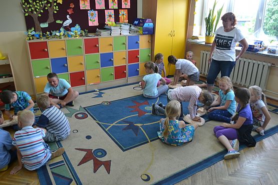 Grafika #17: Klasa II b uczy się ratować.