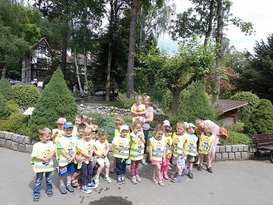 Grafika #0: Wycieczka przedszkolaków do ZOO