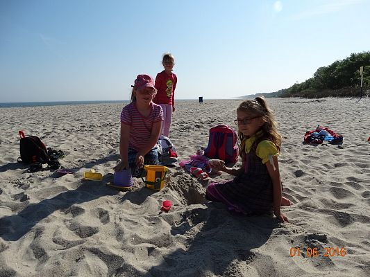 Grafika #9: Wycieczka pierwszoklasistów do Łeby z okazji Dnia Dziecka