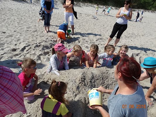 Grafika #50: Wycieczka pierwszoklasistów do Łeby z okazji Dnia Dziecka