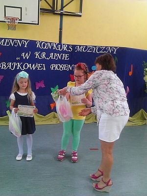 Grafika #7: W KRAINIE BAJKOWEJ PIOSENKI