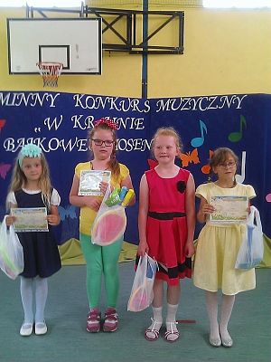 Grafika #12: W KRAINIE BAJKOWEJ PIOSENKI