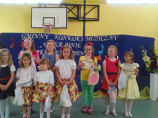 Grafika #13: W KRAINIE BAJKOWEJ PIOSENKI