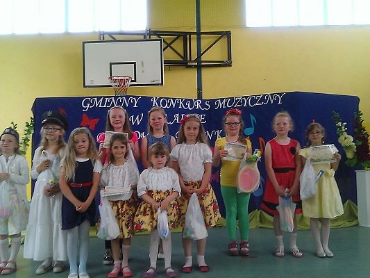 Grafika #14: W KRAINIE BAJKOWEJ PIOSENKI