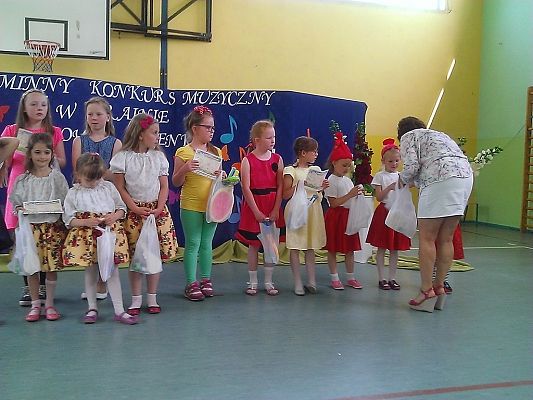 Grafika #16: W KRAINIE BAJKOWEJ PIOSENKI