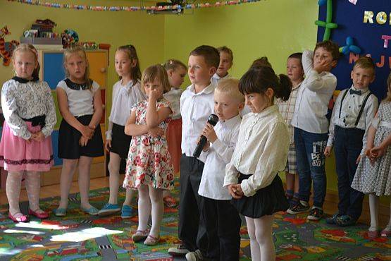 Grafika #18: Dzień Mamy - Dzień Taty - Dzień Rodziny w Przedszkolu