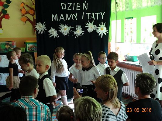 Grafika #16: Dzień Mamy i Taty w kl. 1a