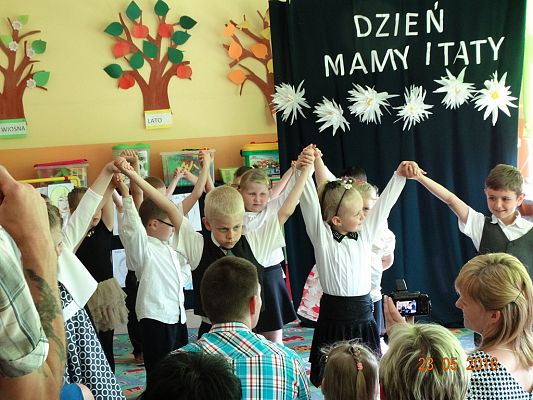 Grafika #17: Dzień Mamy i Taty w kl. 1a