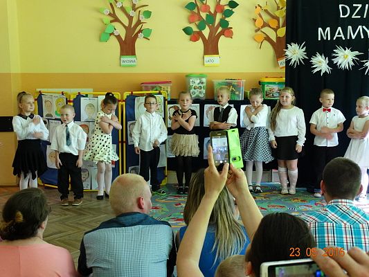 Grafika #20: Dzień Mamy i Taty w kl. 1a