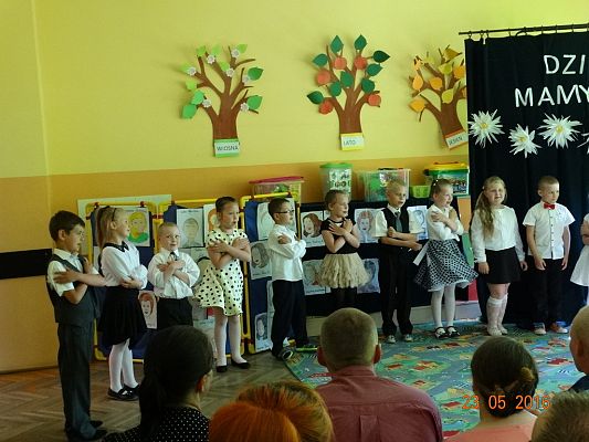 Grafika #22: Dzień Mamy i Taty w kl. 1a
